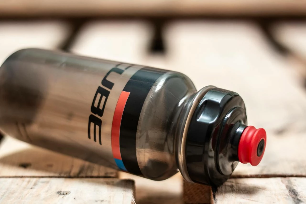 Cube Drinking Bottle 0.5l TEAMLINE Black N Red N Blue - Image 2