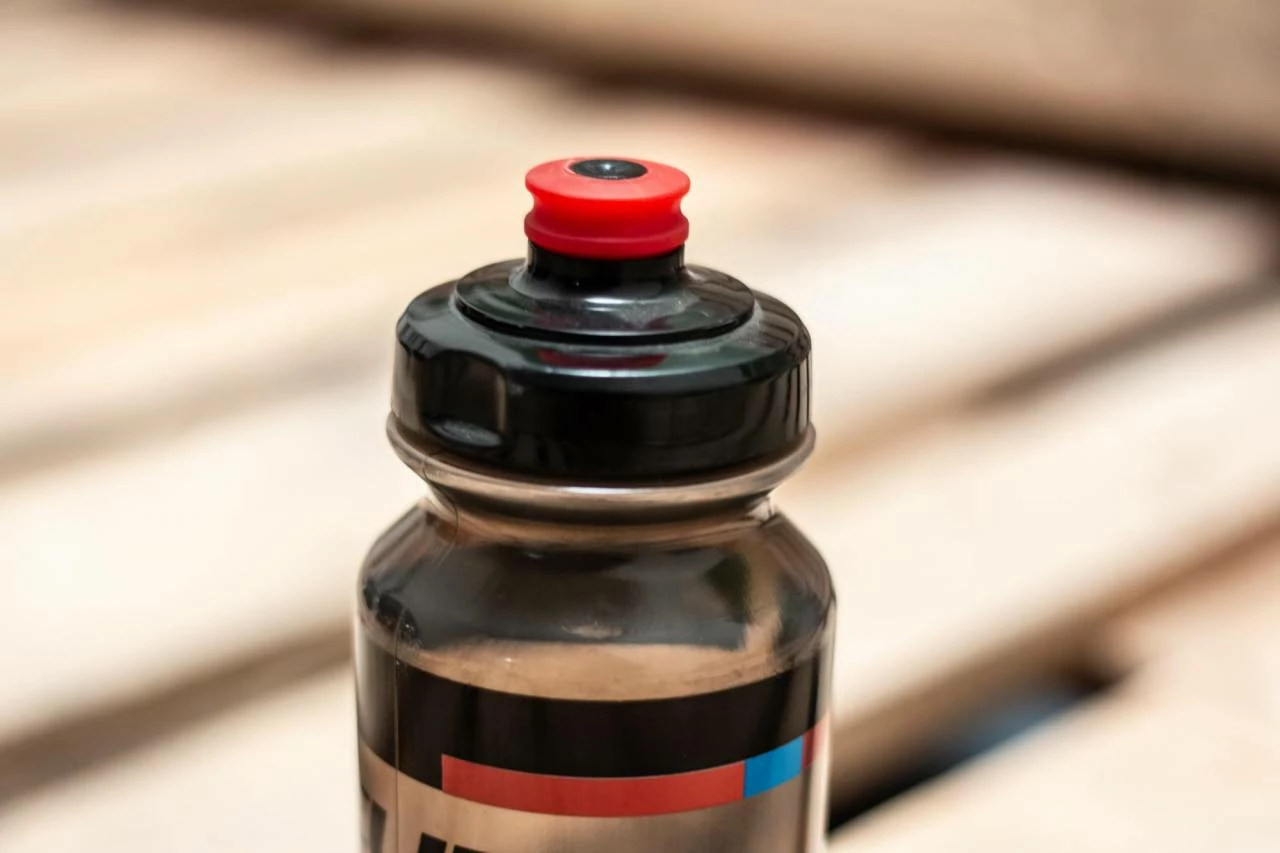 Cube Drinking Bottle 0.5l TEAMLINE Black N Red N Blue - Image 4