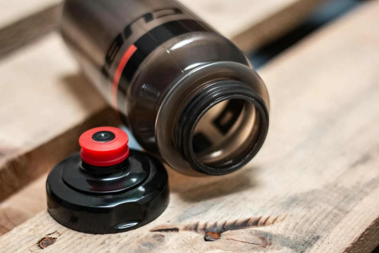 Cube Drinking Bottle 0.5l TEAMLINE Black N Red N Blue - Image 5